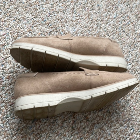Dr. Scholl's Women’s Tan Loafers - Picture 3 of 6
